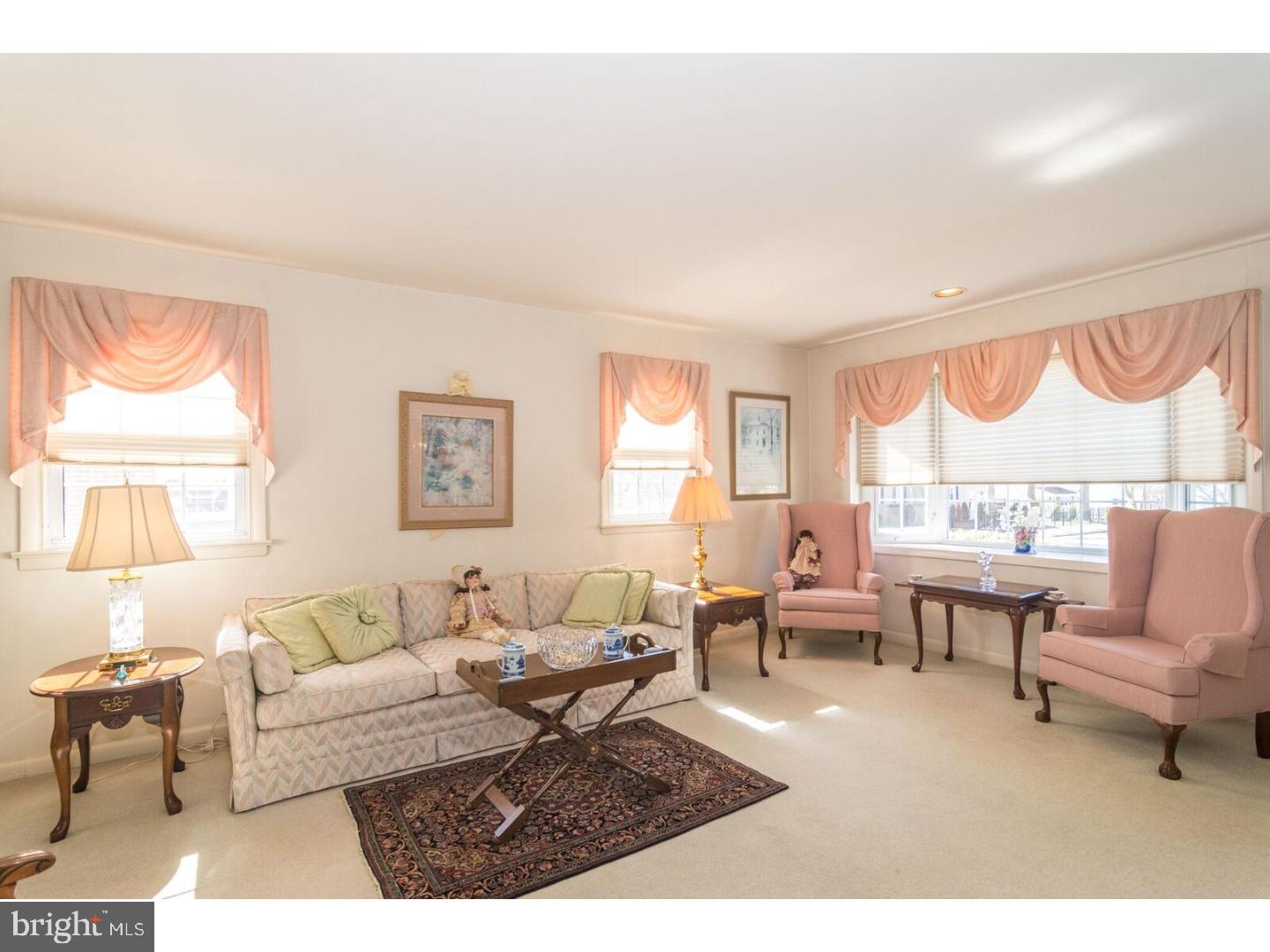 2969 Banner Road Willow Grove, PA 19090 - Photo 5 of 25 Living Room