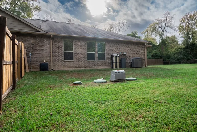 a view of a house with backyard and porch
