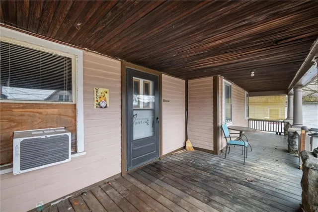 a view of livingroom with furniture