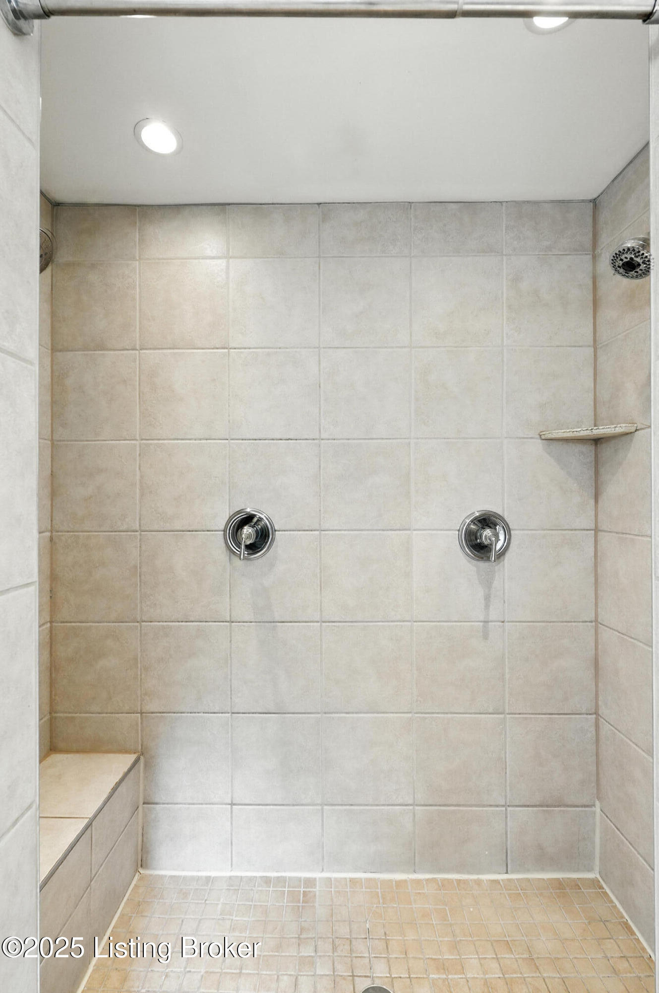335 Ridgeway Avenue Louisville, KY 40207 - Photo 17 of 36 27_355ridgeway_louisvillerealestatemedia