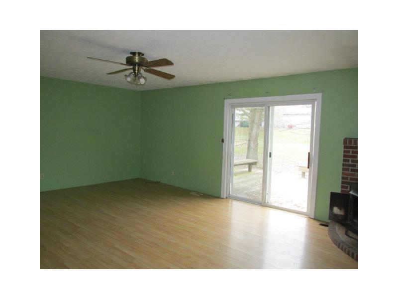 576 Yorktown Road Greenwood, IN 46142 - Photo 4 of 11 Gallery Image 4