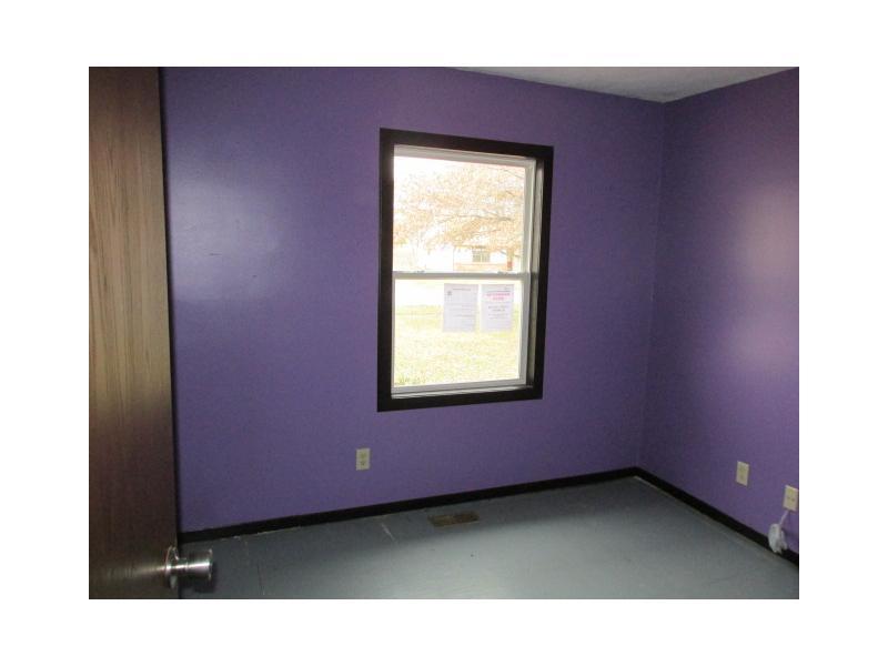 576 Yorktown Road Greenwood, IN 46142 - Photo 6 of 11 Gallery Image 6