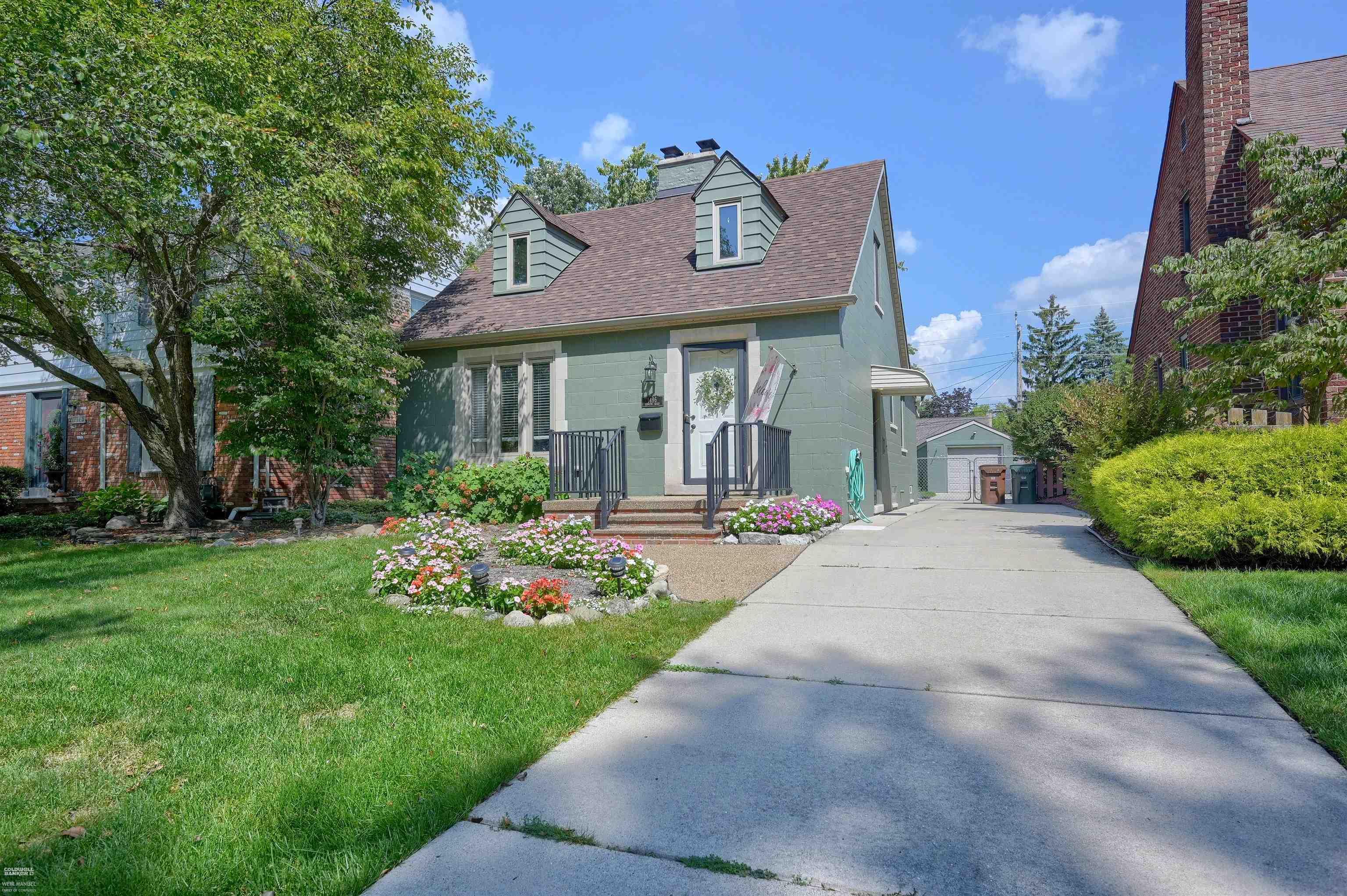 1496 Roslyn Road Grosse Pointe Woods, MI 48236 - Photo 1 of 36