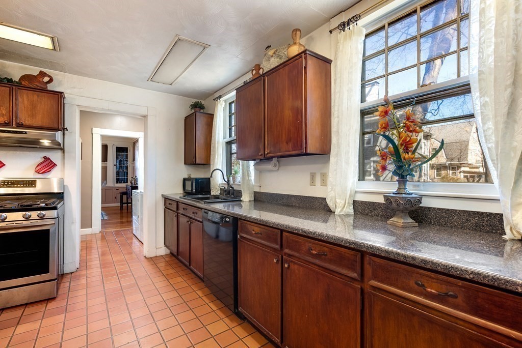 73 Washington Road Springfield, MA 01108 - Photo 31 of 42