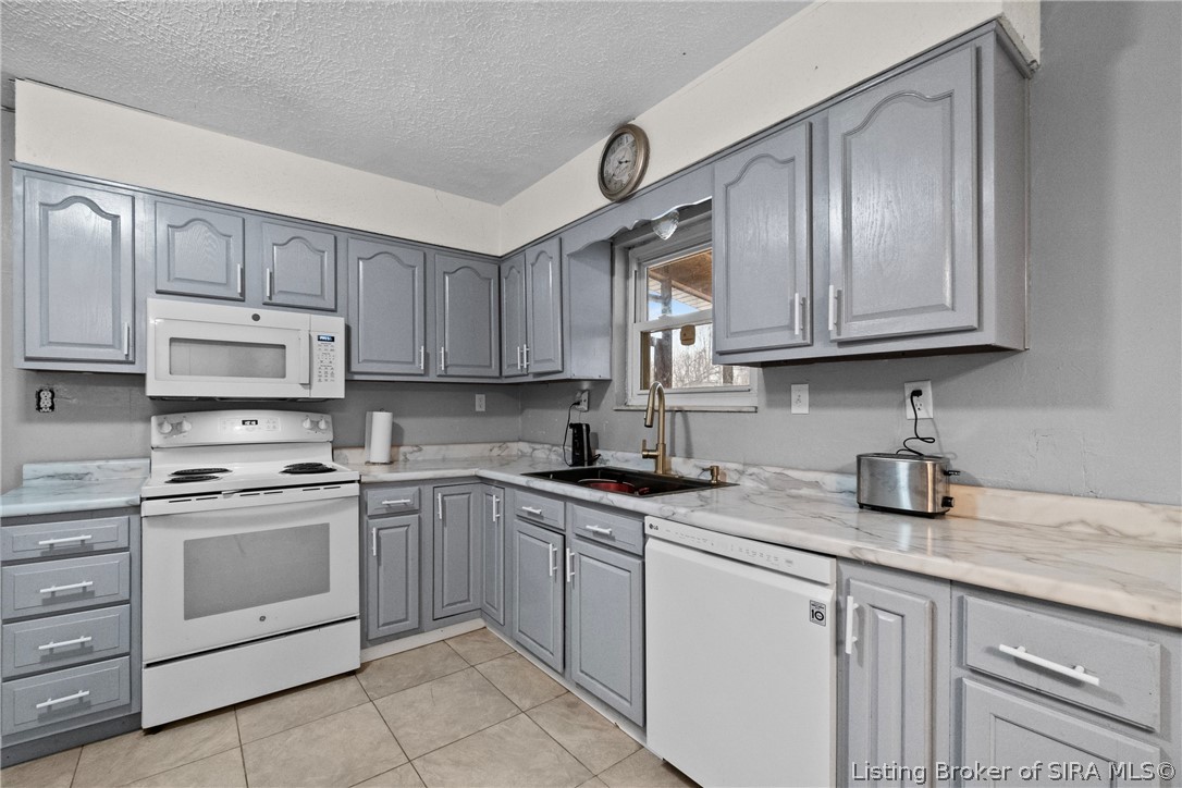 9690 South Voyles Road Pekin, IN 47165 - Photo 9 of 36