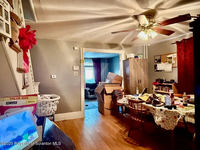 a view of a livingroom with furniture and a ceiling fan