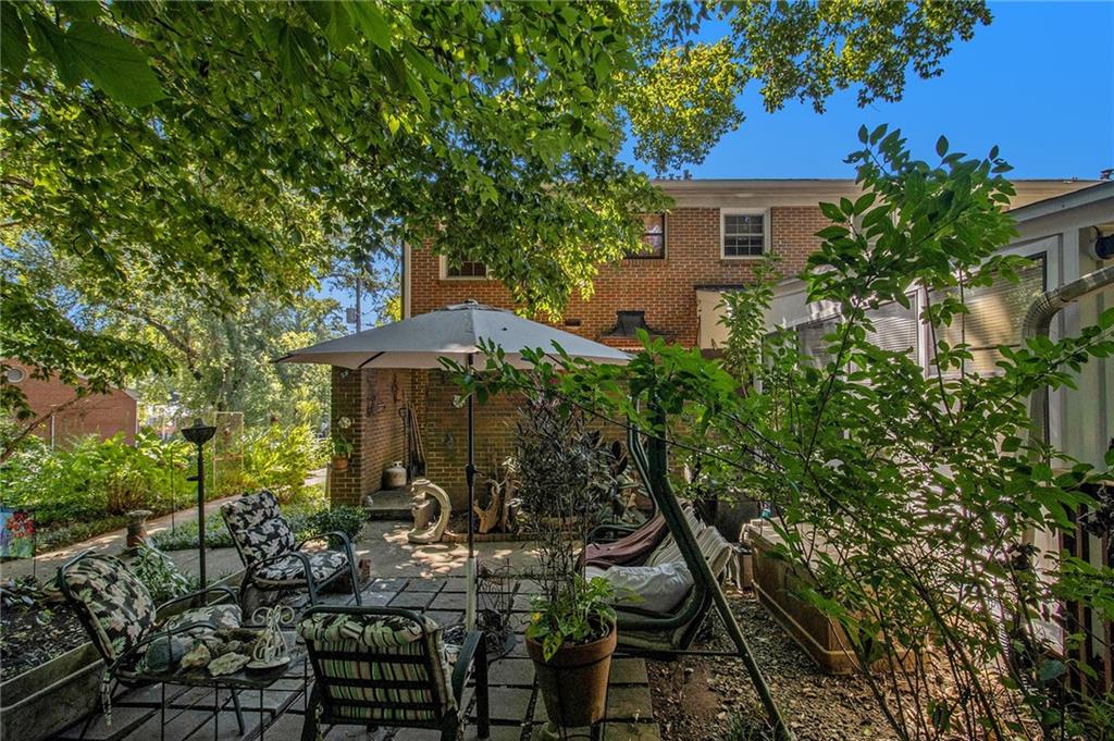 2367 Henderson Mill Road, Unit 8 Atlanta, GA 30345 - Photo 27 of 35 a backyard of a house with table and chairs under an umbrella