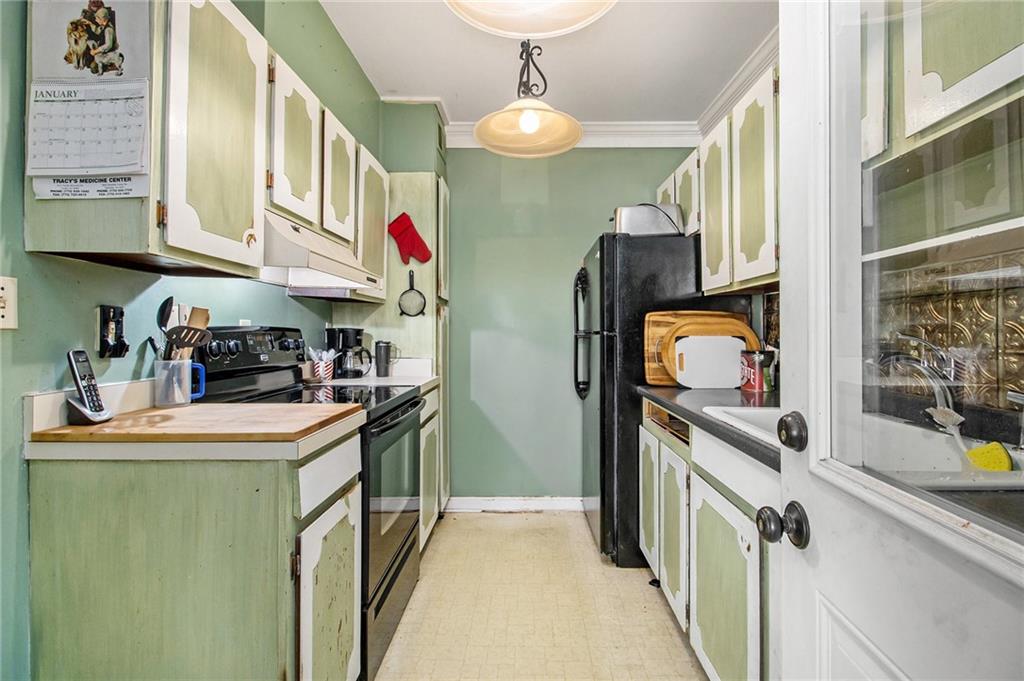 2367 Henderson Mill Road, Unit 8 Atlanta, GA 30345 - Photo 10 of 35 a kitchen that has a lot of cabinets and appliances