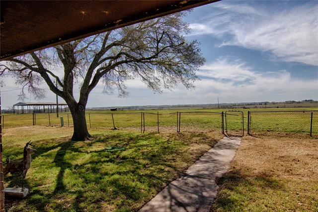 $945,000 | 11552 Farm To Market Road 1383, Schulenburg, TX 78956