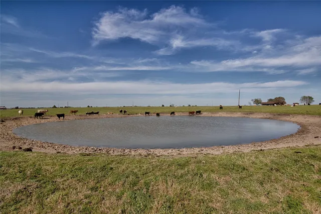 $945,000 | 11552 Farm To Market Road 1383, Schulenburg, TX 78956