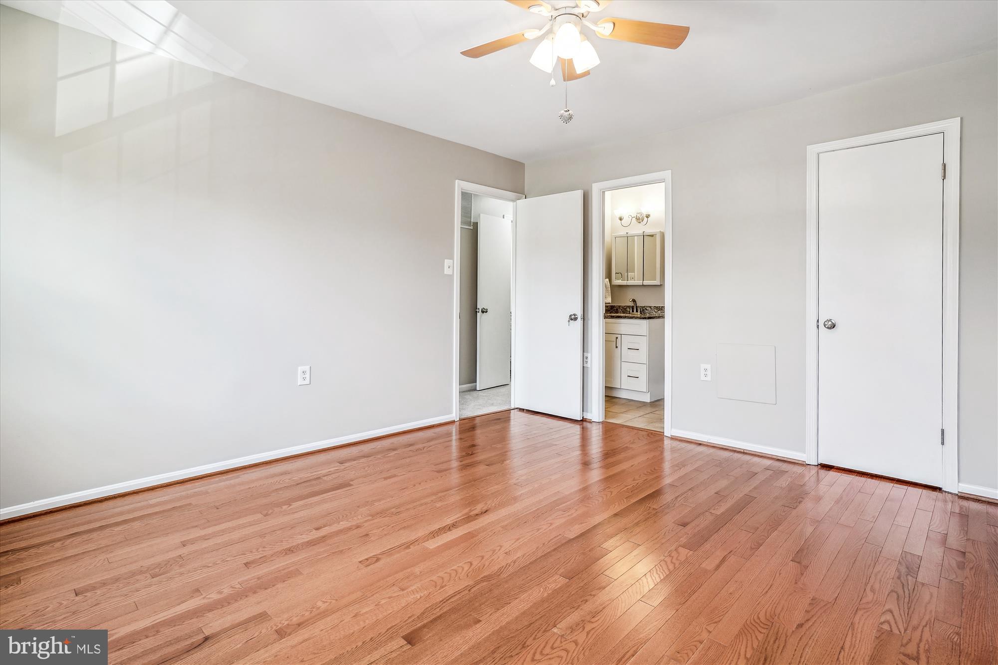 3026 Seminole Road Woodbridge, VA 22192 - Photo 11 of 25 Primary Bedroom with Access to Full Bath