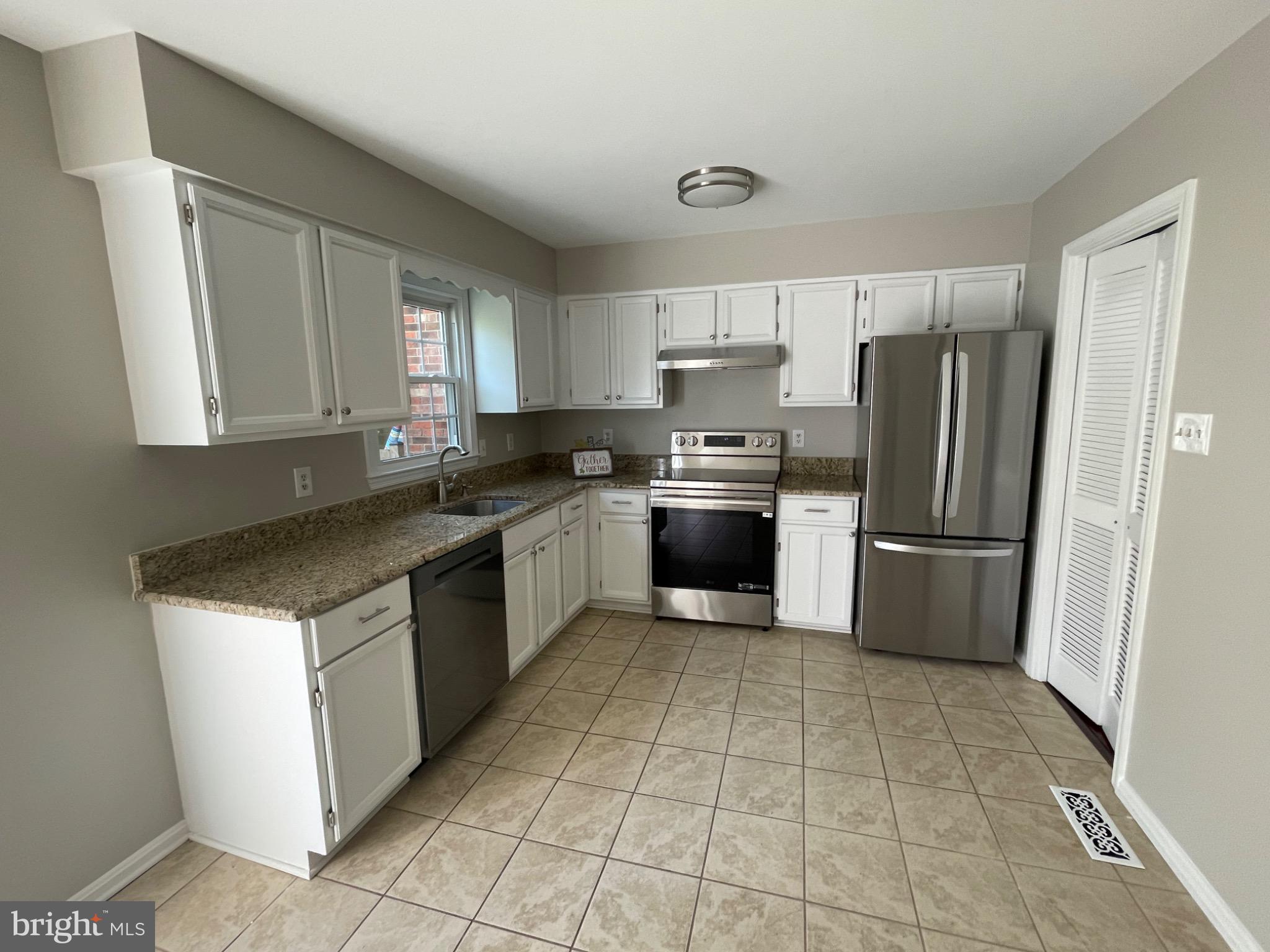 3026 Seminole Road Woodbridge, VA 22192 - Photo 6 of 25 Modern kitchen with sleek appliances.