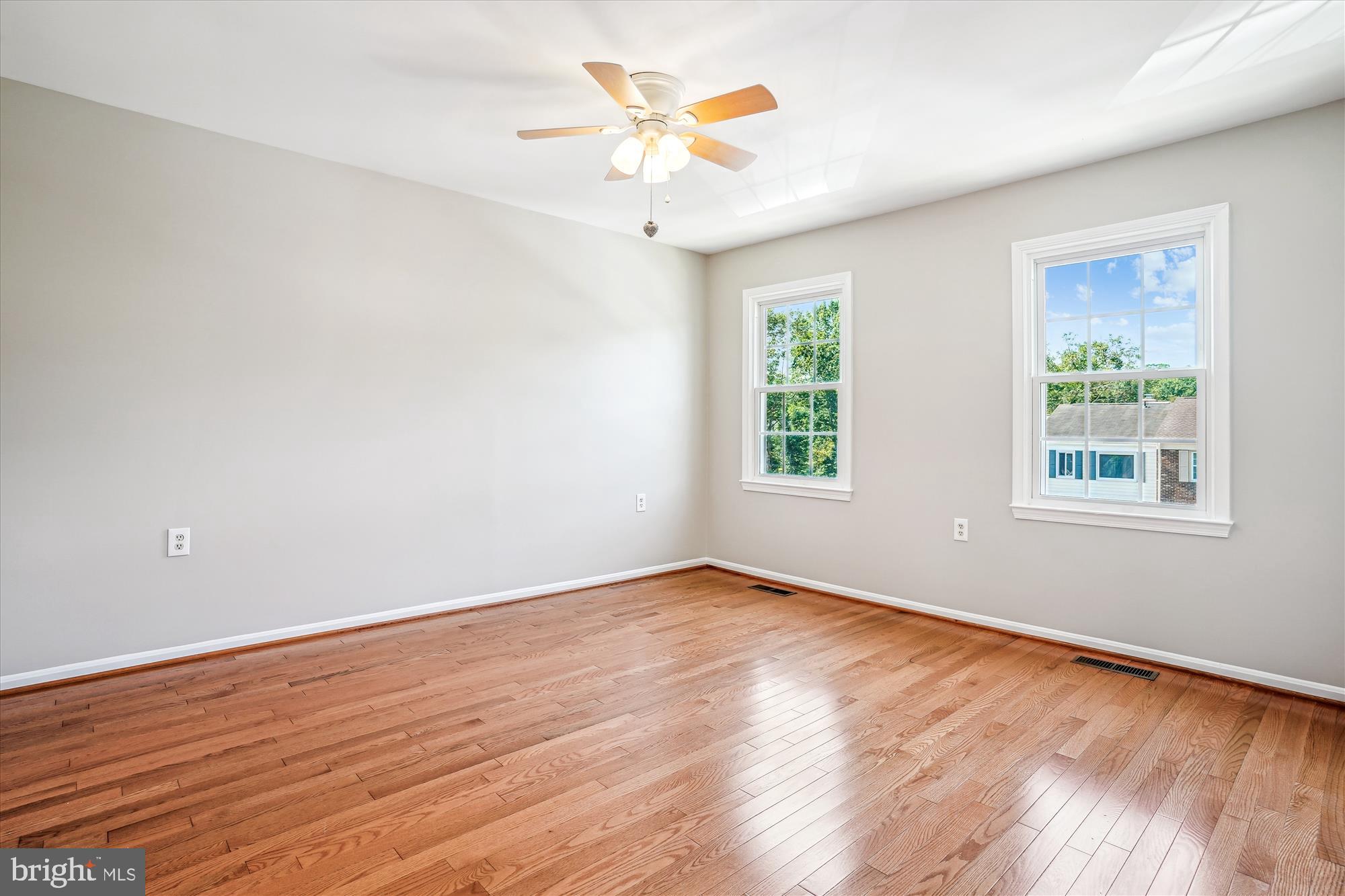 3026 Seminole Road Woodbridge, VA 22192 - Photo 9 of 25 Bright and Airy Primary Bedroom