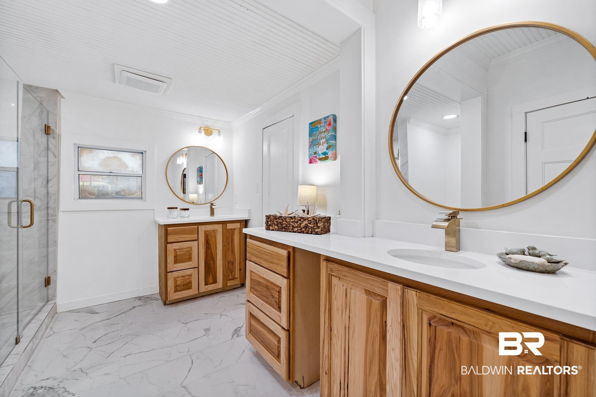 503 Oak Ridge Court West Daphne, AL 36526 - Photo 23 of 41 Primary Bath w Hickory Va