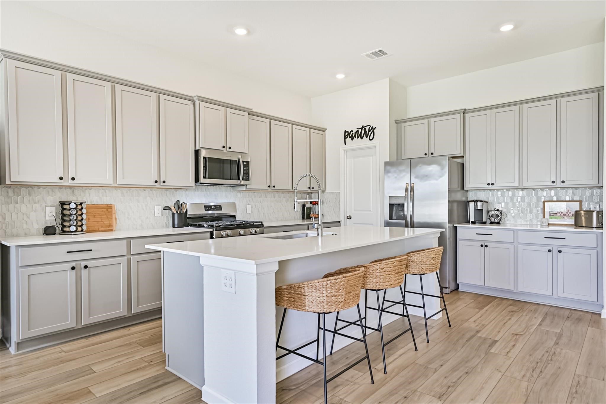 5010 Walnut Grv Lane Manvel, TX 77578 - Photo 20 of 46 a kitchen with appliances a sink and cabinets