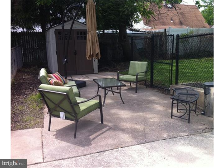 855 Cricket Road Secane, PA 19018 - Photo 22 of 25 Patio