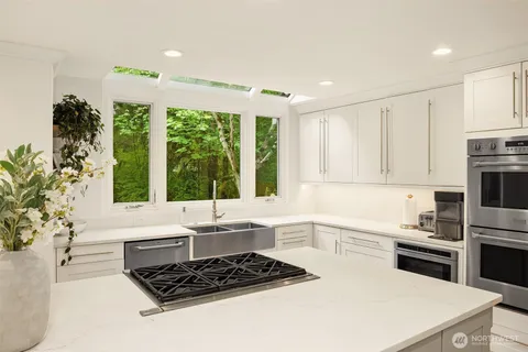 $2,895,000 | 14214 216th Avenue Northeast, Woodinville, WA 98077