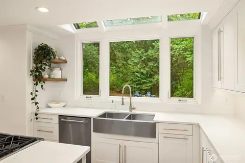 $2,895,000 | 14214 216th Avenue Northeast, Woodinville, WA 98077
