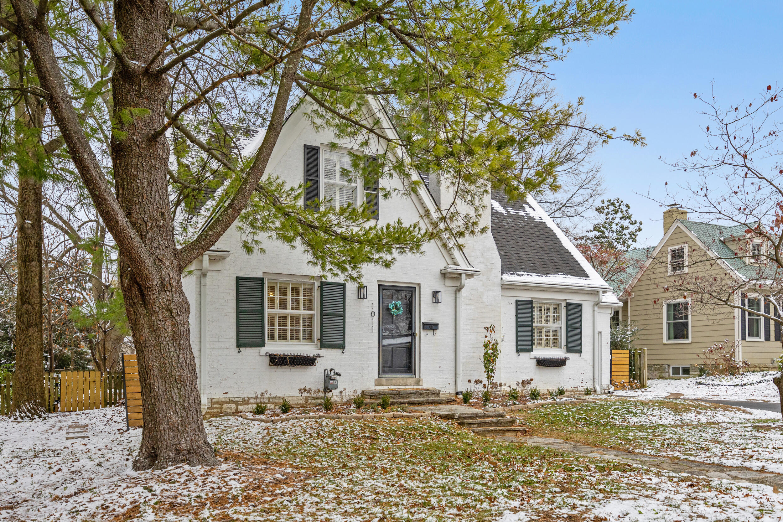 1011 Tates Creek Road Lexington, KY 40502 - Photo 2 of 38 img_3113