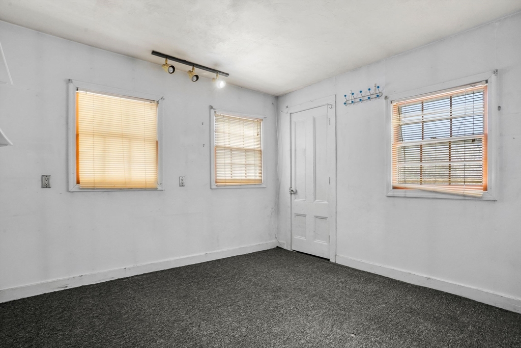 1 Copley Street Boston, MA 02119 - Photo 21 of 29 an empty room with windows