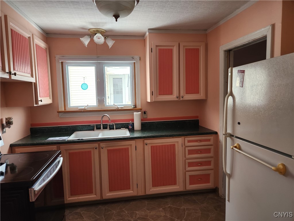 516 Cleveland Avenue Oneida, NY 13421 - Photo 7 of 19