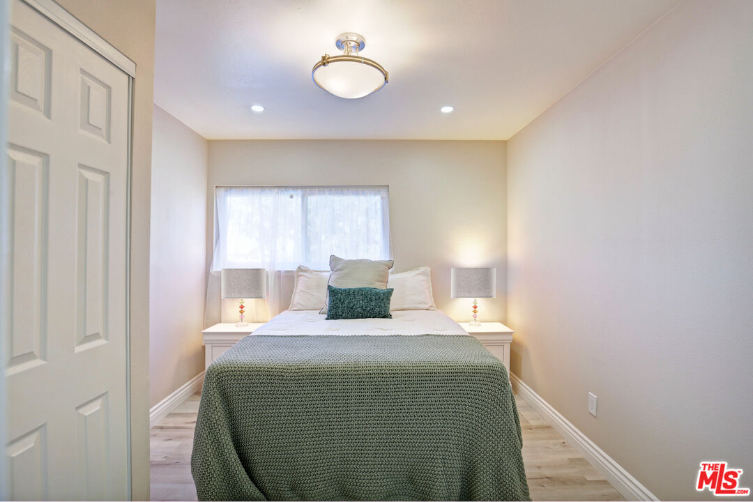 33051 Daniel Drive Dana Point, CA 92629 - Photo 18 of 30 a bedroom with a bed and a lamp