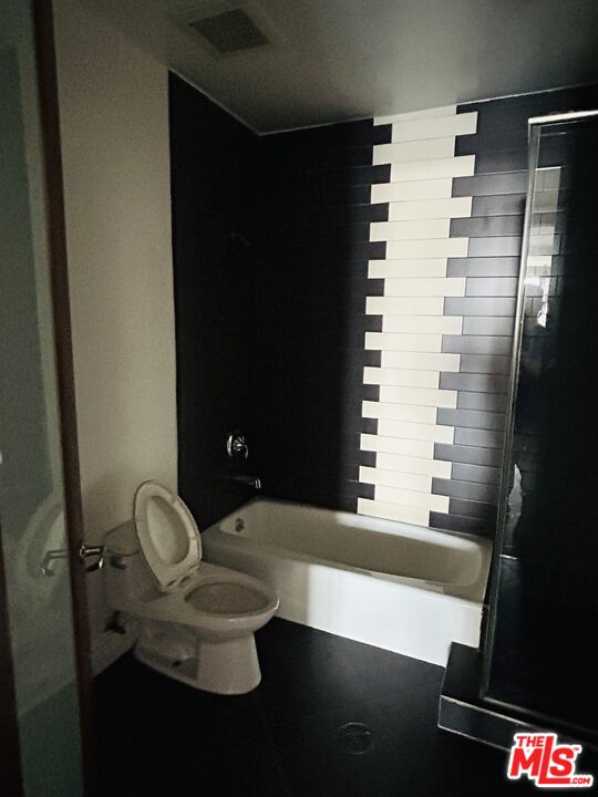 652 Mateo Street, Unit 306 Los Angeles, CA 90021 - Photo 7 of 7 a bathroom with a sink and a mirror