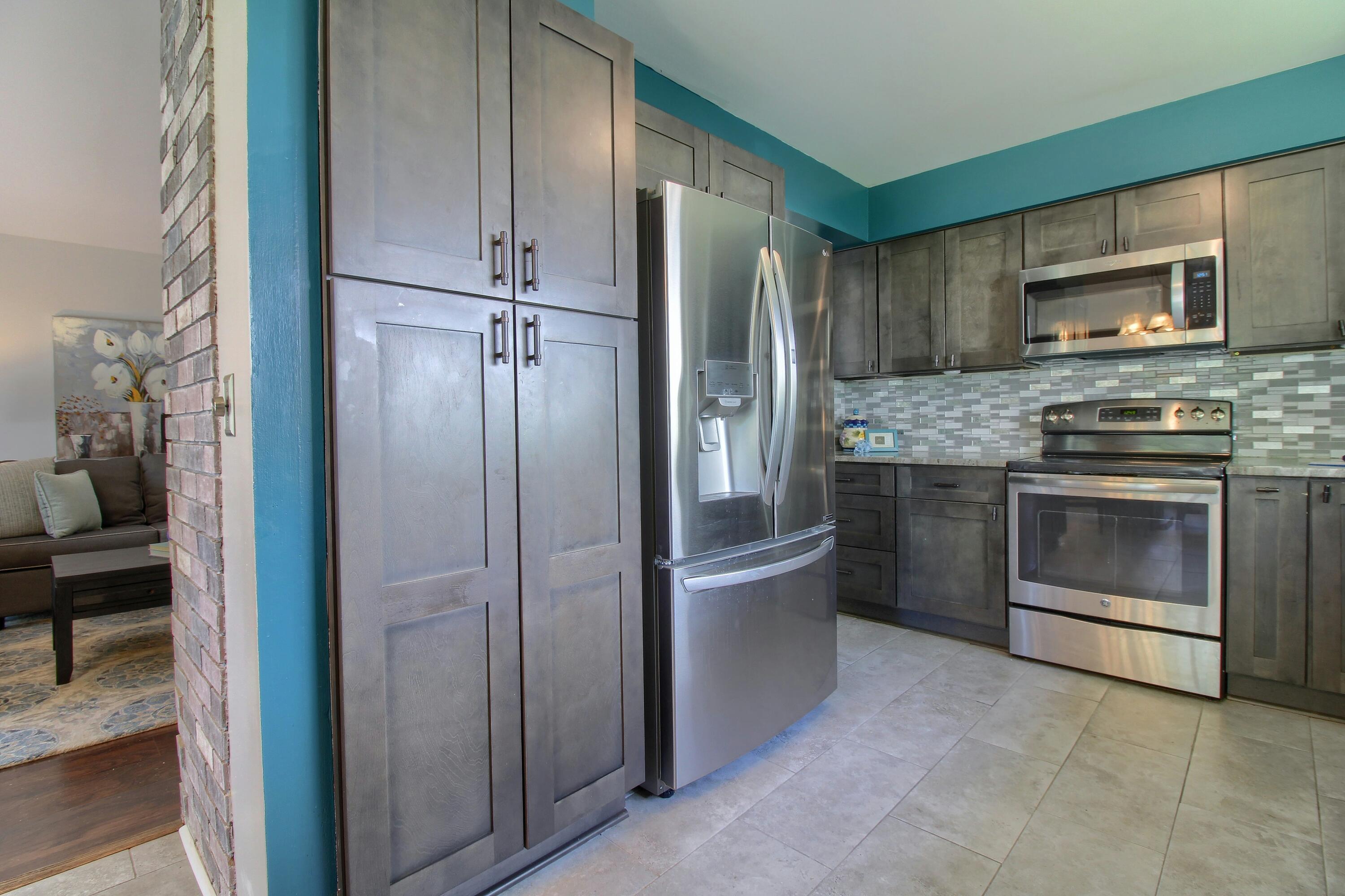 42608 Hanford Road Canton, MI 48187 - Photo 9 of 32 9-Kitchen-2nd-View
