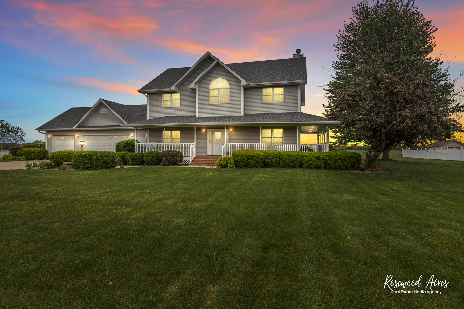 2021 Wiley Ridge Road Kankakee, IL 60901 - Photo 1 of 32 a front view of a house with a garden