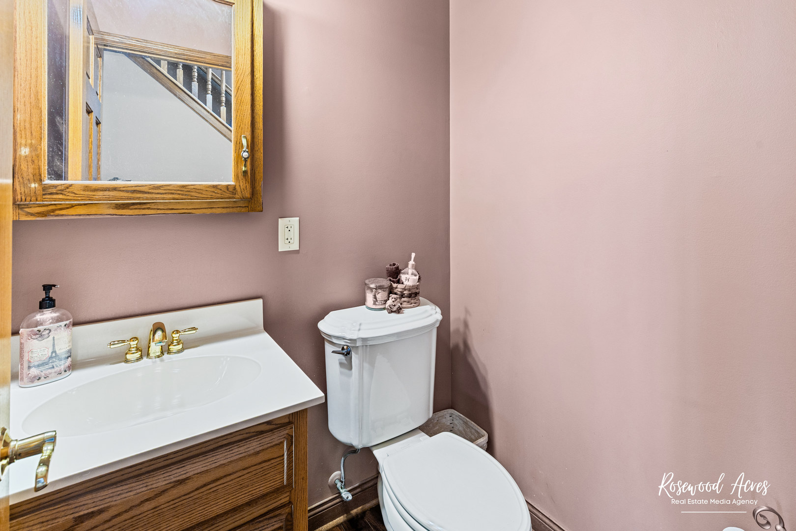 2021 Wiley Ridge Road Kankakee, IL 60901 - Photo 17 of 32 a bathroom with a sink mirror and toilet