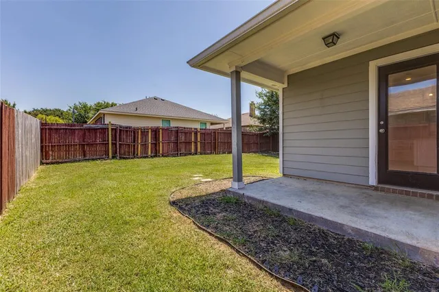 a view of a house with backyard and porch