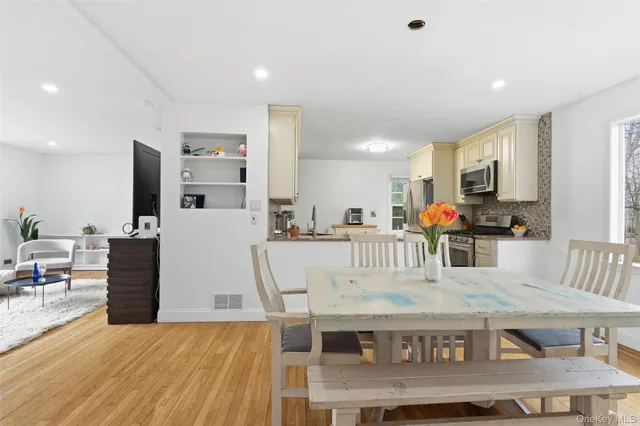 $635,000 | 22 Hovenkamp Avenue, Nanuet, NY 10954