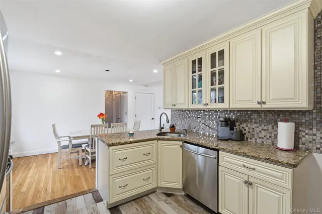 $635,000 | 22 Hovenkamp Avenue, Nanuet, NY 10954