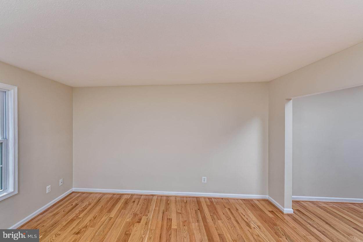 2737 Parallel Path Abingdon, MD 21009 - Photo 15 of 29 Living Room