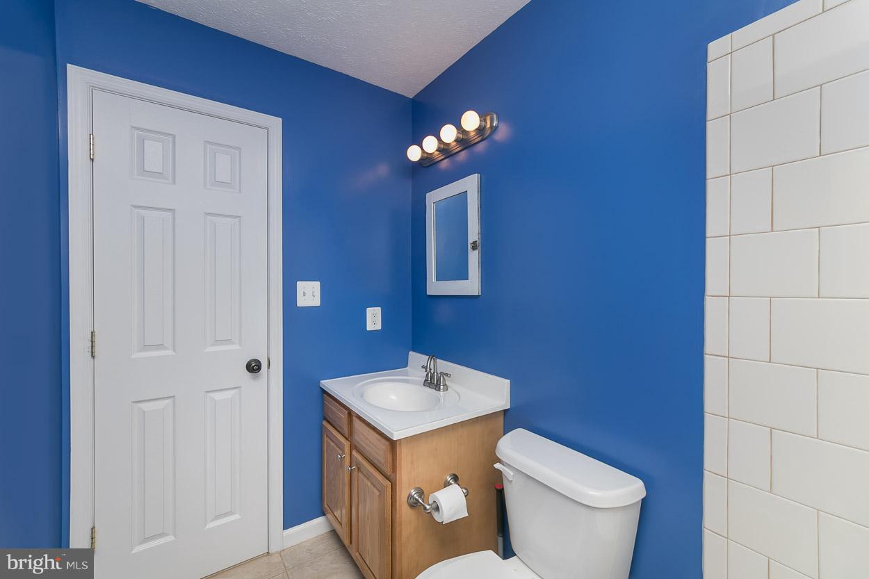 2737 Parallel Path Abingdon, MD 21009 - Photo 21 of 29 Bath