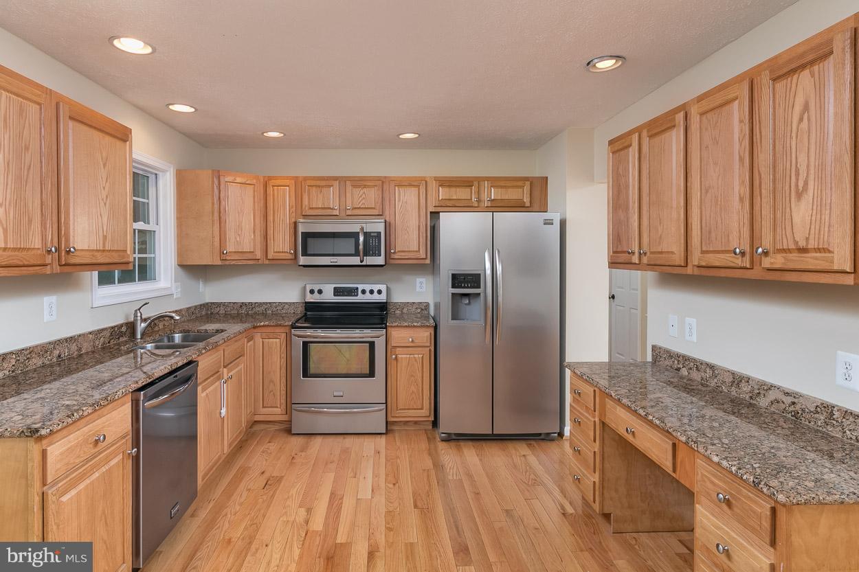 2737 Parallel Path Abingdon, MD 21009 - Photo 7 of 29 Kitchen