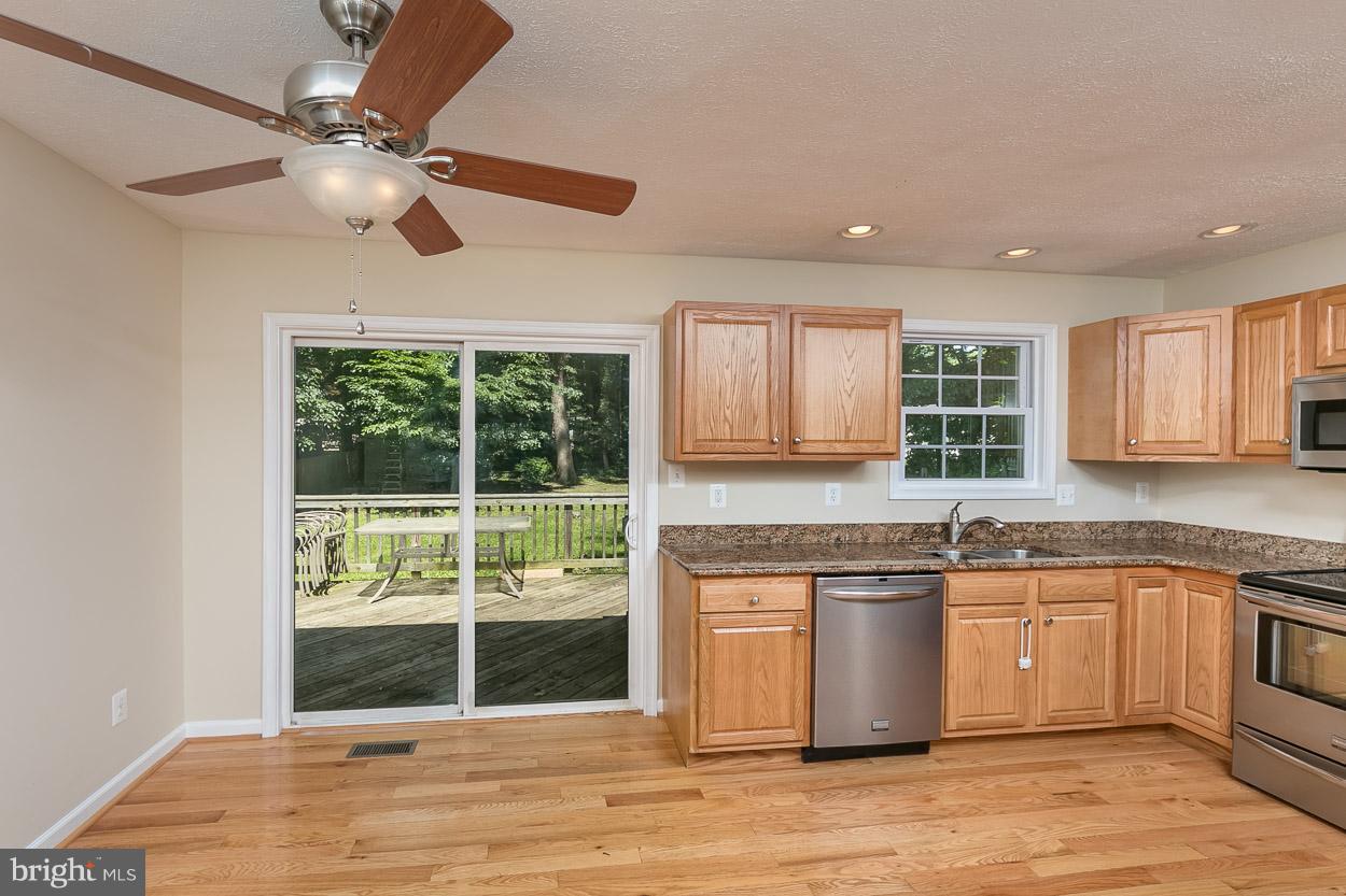 2737 Parallel Path Abingdon, MD 21009 - Photo 9 of 29 Kitchen