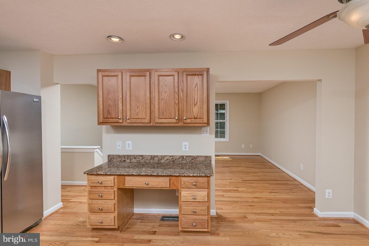 2737 Parallel Path Abingdon, MD 21009 - Photo 10 of 29 Kitchen
