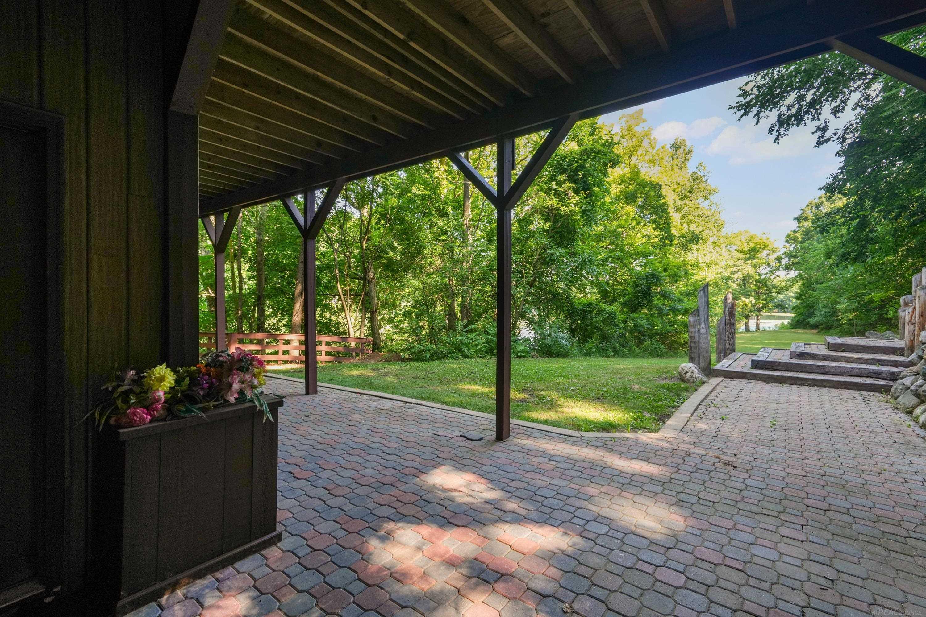11535 Longden Pinckney, MI 48169 - Photo 72 of 75 50214482-2cbee819-c71f-47f1-8c4a-7980258a2ab5.JPG