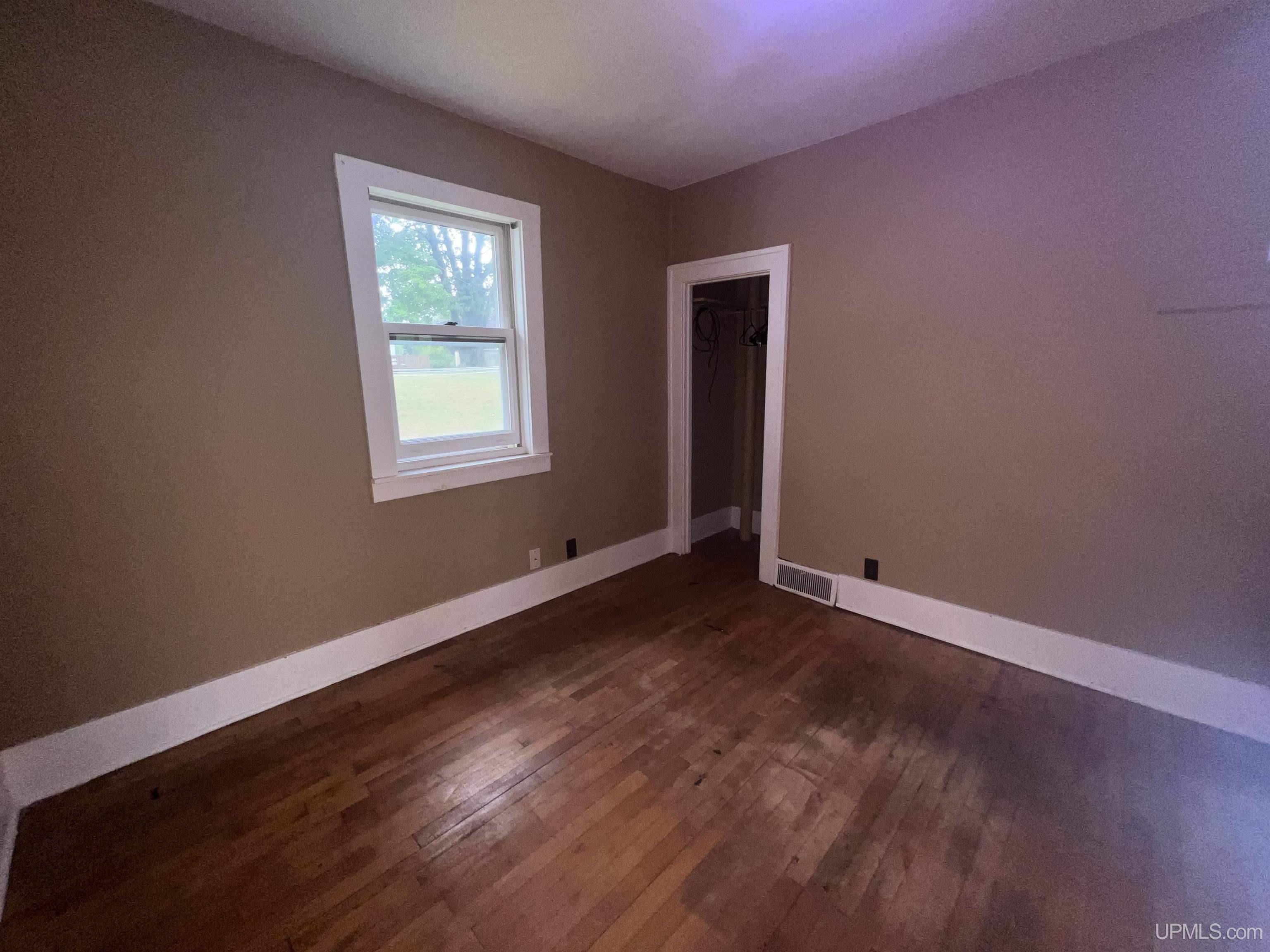 136 Mitchell Street Kingsford, MI 49802 - Photo 12 of 20