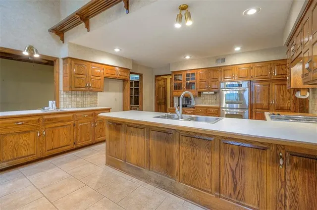 $630,000 | 4417 West 130th Street, Leawood, KS 66209