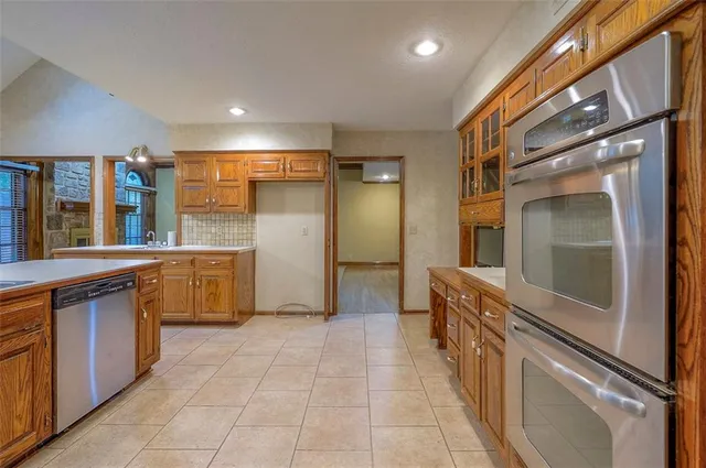 $630,000 | 4417 West 130th Street, Leawood, KS 66209