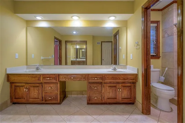 $630,000 | 4417 West 130th Street, Leawood, KS 66209