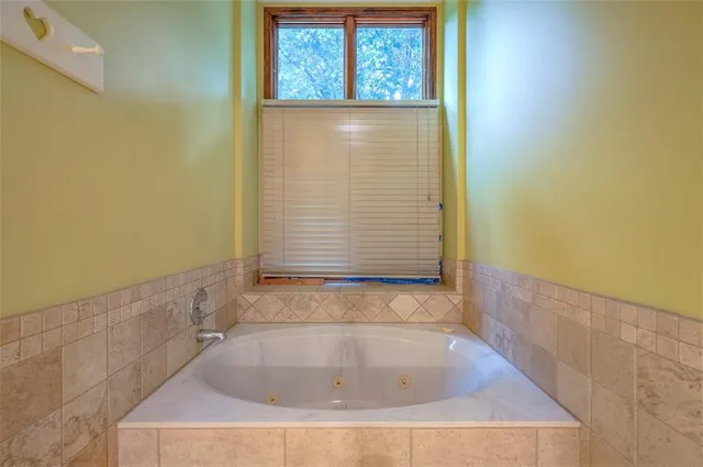 $630,000 | 4417 West 130th Street, Leawood, KS 66209