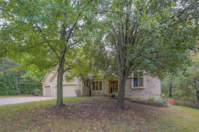 $630,000 | 4417 West 130th Street, Leawood, KS 66209