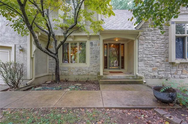 $630,000 | 4417 West 130th Street, Leawood, KS 66209