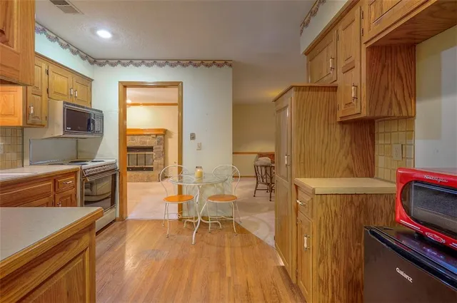 $630,000 | 4417 West 130th Street, Leawood, KS 66209