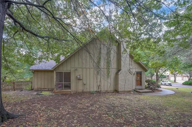 $630,000 | 4417 West 130th Street, Leawood, KS 66209