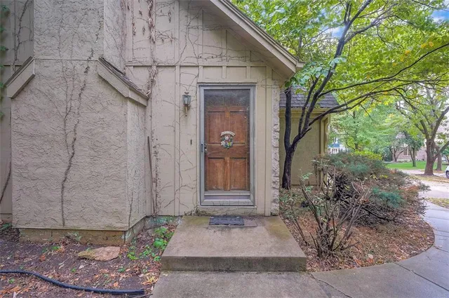 $630,000 | 4417 West 130th Street, Leawood, KS 66209
