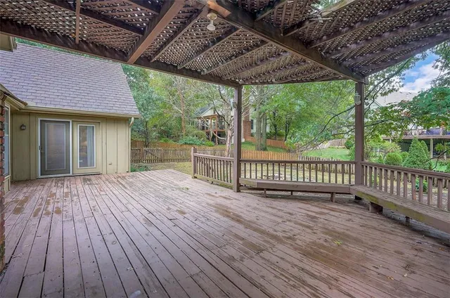 $630,000 | 4417 West 130th Street, Leawood, KS 66209